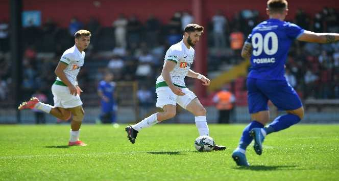 Bursaspor’un Fenerbahçe’den kiraladığı futbolcu İsmail Yüksek’in arabası çalındı