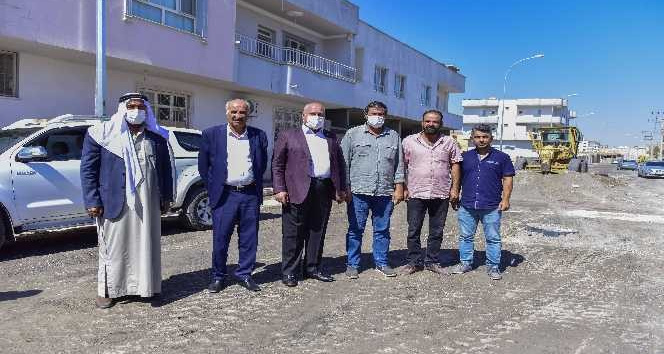 Asfalt çalışmalarını yerinde inceledi