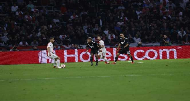 UEFA Şampiyonlar Ligi: Ajax: 2 - Beşiktaş: 0 (İlk yarı)