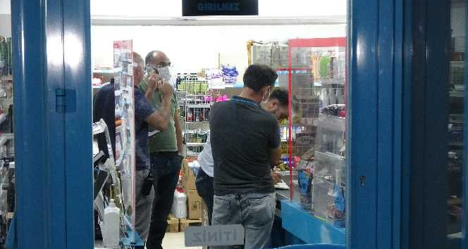 Antalya’da zincir market şubesinde maskeli silahlı soygun