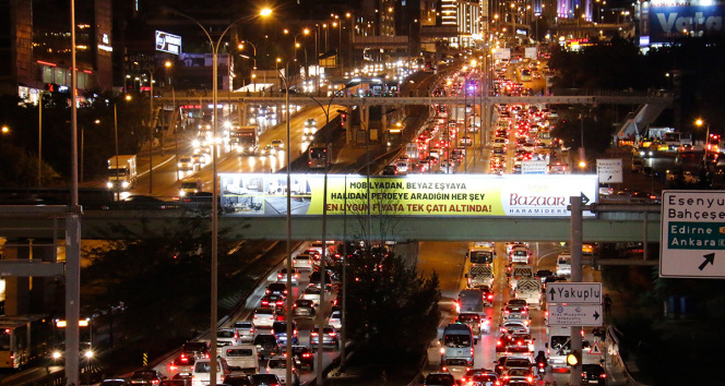 İstanbulun trafik çilesi gün geçtikçe artıyor