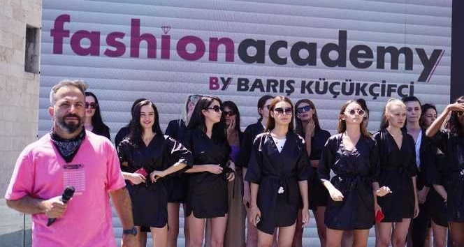 Manken olma hayali kuranlara tavsiye: "Profesyonel kurumlardan eğitim alın’’