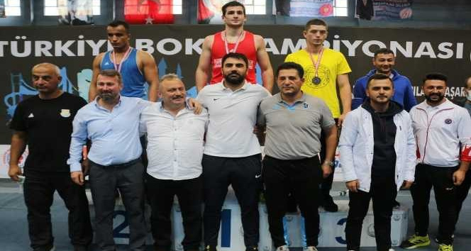 Bursalı boksör Büyükdağ Türkiye şampiyonu oldu