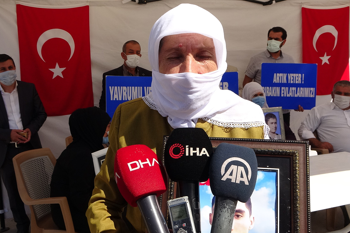 Evlat nöbetindeki anne: 'Selahattin Demirtaş inşallah hapisten çıkmaz'