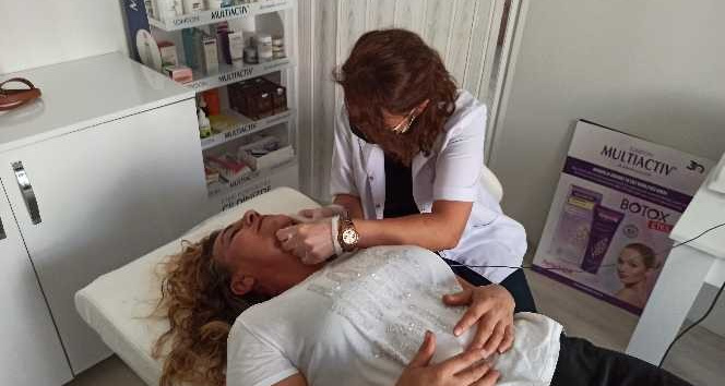 (Özel) Güzellik merkezi, aşı olana ücretsiz lazer epilasyon hizmeti veriyor