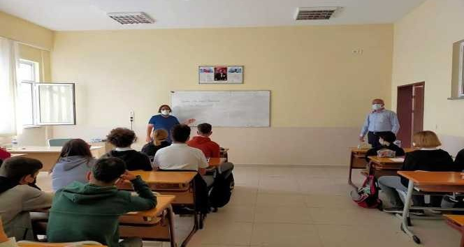 Lapseki’de öğrencilere korona aşısı olun çağrısı