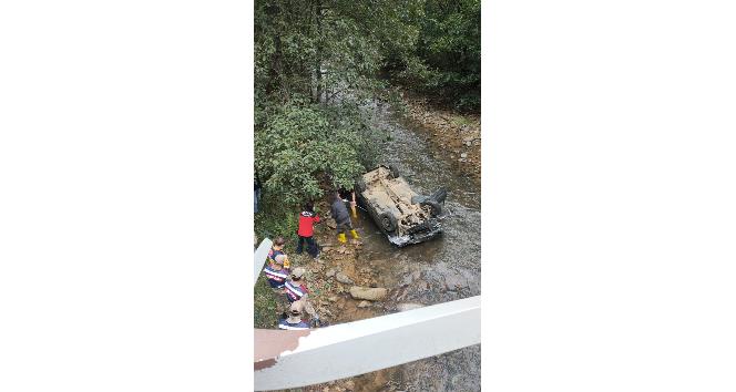 Giresun’da otomobil dereye yuvarlandı: 2 ölü