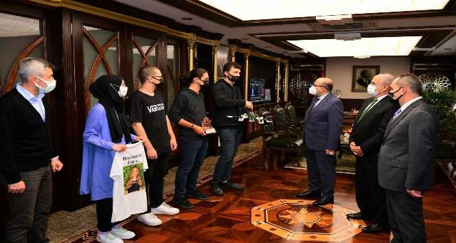 TEKNOFEST 2021 Savaşan İHA Döner Kanat Kategorisi’nde Türkiye birincisi olan öğrencileri makamında kabul etti