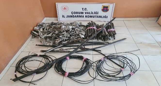 Jandarma’dan kablo hırsızlarına suçüstü
