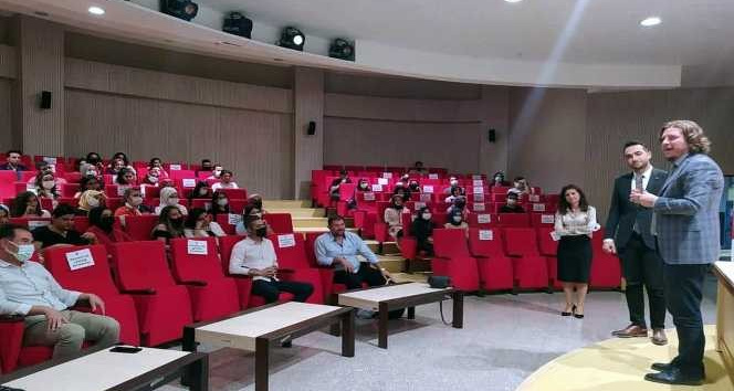 “Geçmişten Geleceğe Psikolojik Danışmanlık” başlıklı konferans gerçekleştirildi