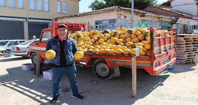 Günyüzü’nün meşhur ’Düvelek’ kavunu tezgahlarda yerini aldı