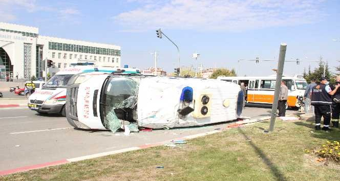 Karaman’da ambulansın karıştığı kazada yaralanan 10 kişiden 5’i taburcu edildi
