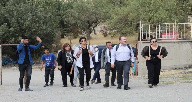 Şırnak’ta ’Sırtımdaki Kütüphane’ Projesi kapsamında çocuklara 10 bin kitap dağıtıldı