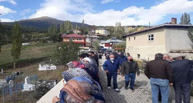 Trafik kazasında hayatını kaybeden karı-koca yan yana toprağa verildi