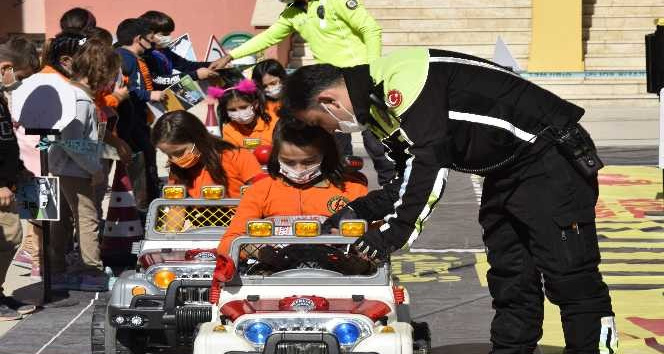 Mobil trafik eğitim tırı Burdur’da