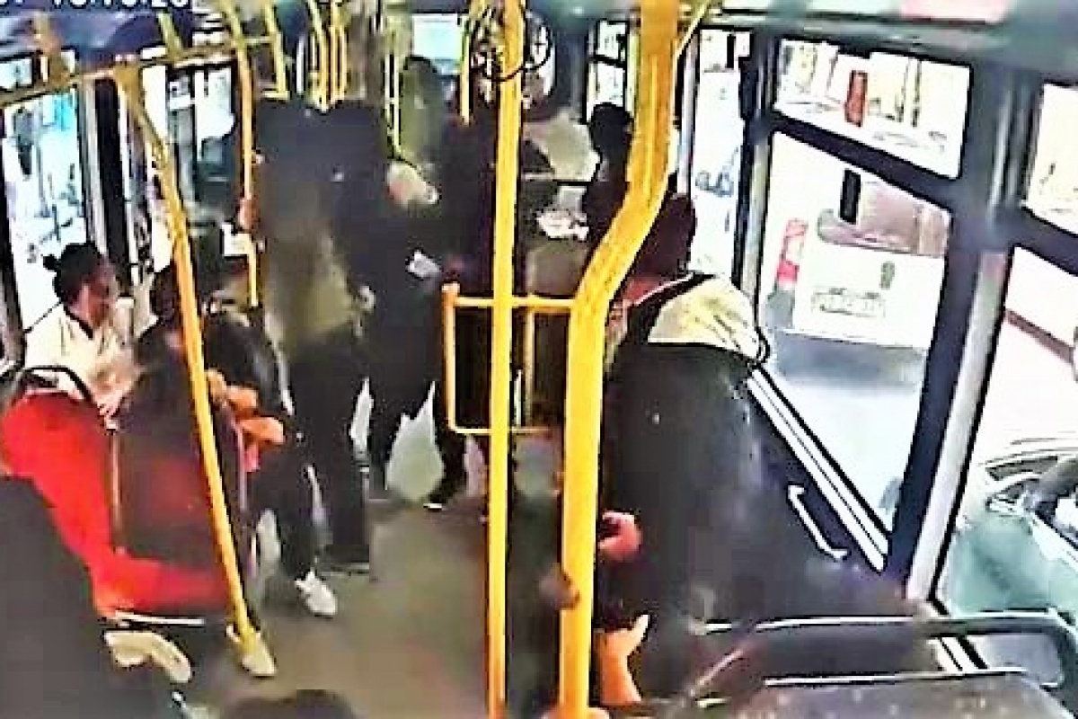 Halk otobüsündeki panik anları kamerada
