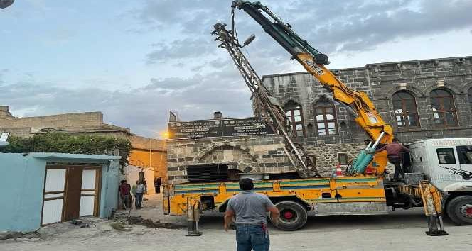 Dağkapı Mahallesinde elektrik direkleri kaldırılarak parke taşı döşeme çalışmaları başlatıldı