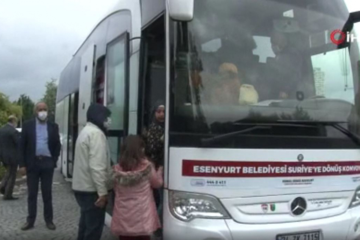 Esenyurt’ta yaşayan 22 Suriyeli ülkelerine dönmek için yola çıktı