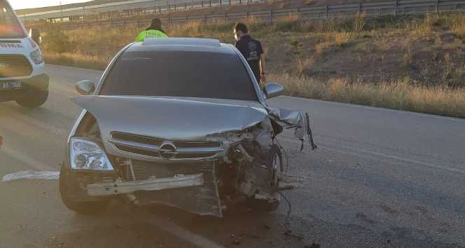 Otomobil bariyere çarptı: 6 yaralı