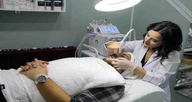 Sivas’ta erkekler güzellik salonlarından çıkmıyor