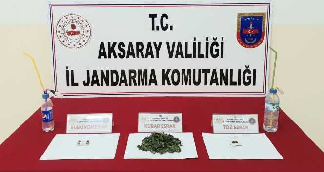 Aksaray jandarma uyuşturucu tacirlerini suçüstü yakaladı