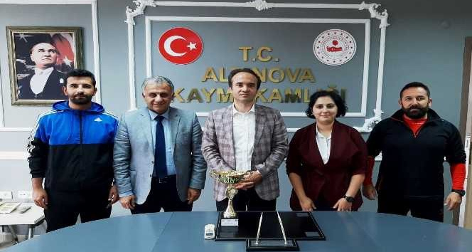 Ayak tenisine Altınova damgası