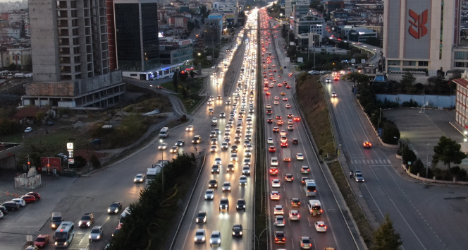 Güneşi gören İstanbullu sokağa çıktı, eve dönüşte gidiş geliş yüzdelik 60ı buldu