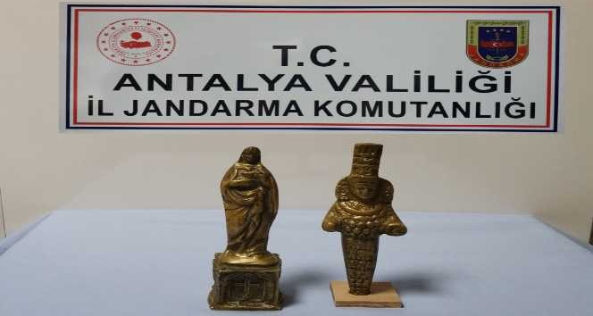 Antalya’da Meryem Ana ve Tanrıça Artemis’in altın heykeli ele geçirildi