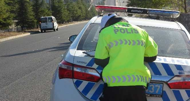 Okula giderken araç çarpan çocuk hayatını kaybetti