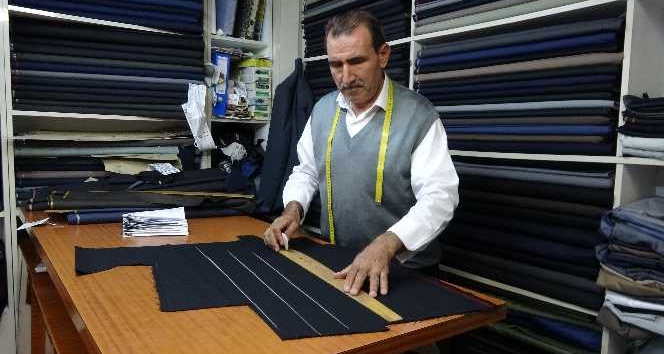 13 yaşında başladığı terziliği yarım asırdır ilk günkü şevkle sürdürüyor