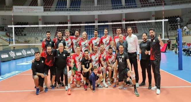 Cizre Belediyesi voleybol takımı çeyrek finalde