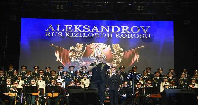 Kızılordu Korosu ve Haluk Levent Adanalılara unutulmaz bir gece yaşattı