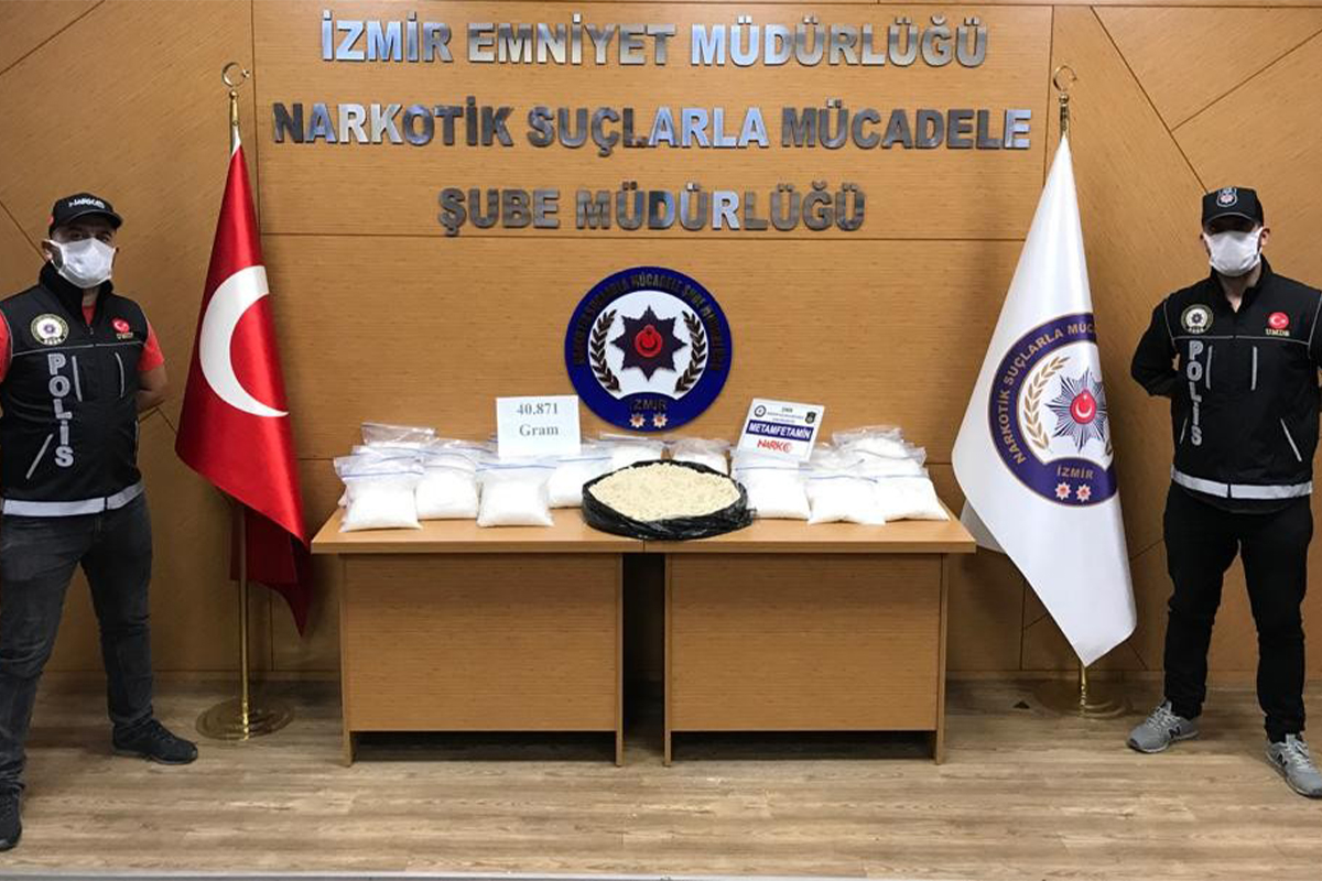 İzmir’de 100 bin kişiyi zehirleyecek uyuşturucu ele geçirildi