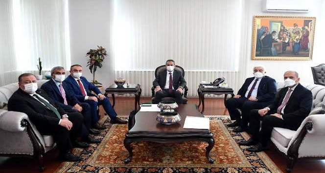 Kilis heyeti Bakan Özer ile bir araya geldi