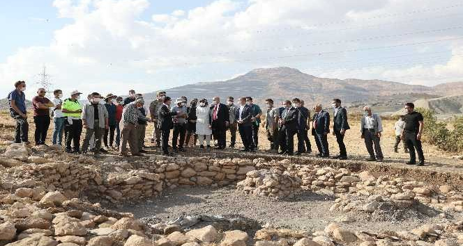 Vali Demirtaş: "Boncuklu Tarla kazılarıyla tarih yeniden yazılacak"