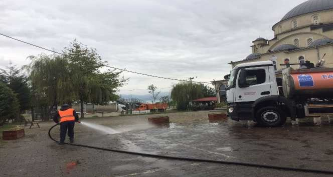 Camilerde temizlik ve dezenfektan çalışması