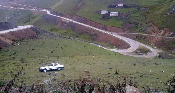 Otomobil dereye yuvarlandı: 1 ölü, 1 yaralı