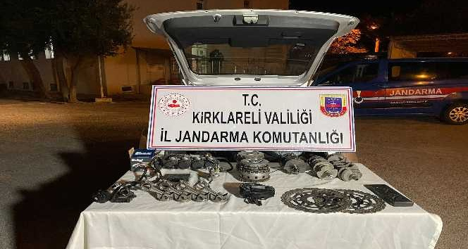 Bulgaristan’dan getirilen 250 bin lira değerindeki motosiklet parçaları ele geçirildi