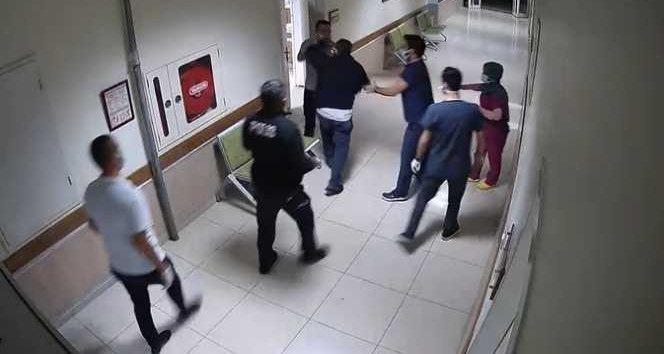 Hastanede polis ve çalışanlara saldırdılar
