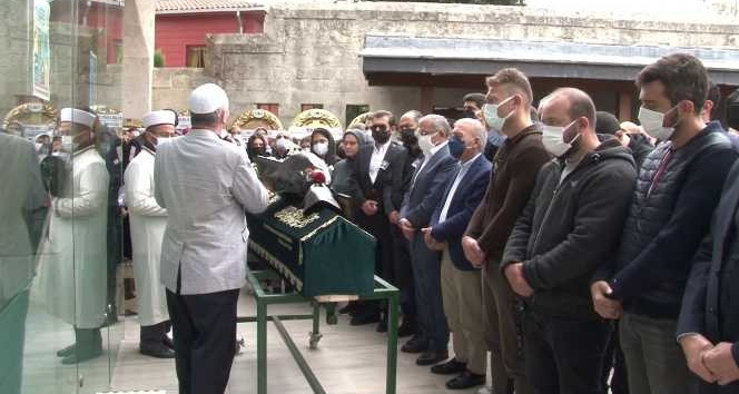 Kanser nedeniyle 25 yaşında hayatını kaybeden İlayda Kasaroğlu son yolculuğuna uğurlandı