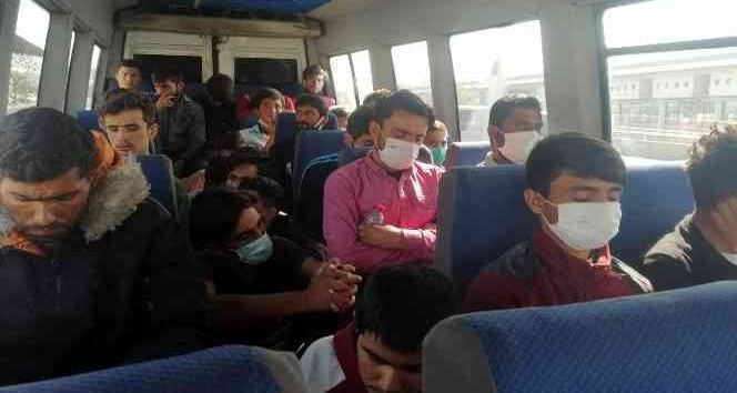 Erzincan’da Afganistan uyruklu 29 kaçak göçmen yakalandı
