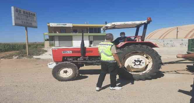 Mardin’de jandarma traktörleri denetledi