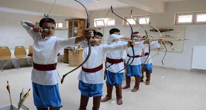 Yozgat’ta geleceğin okçuları yetişiyor