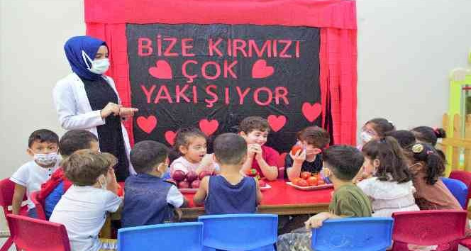 Çift dallı eğitim veren 4-6 yaş Kur’an kursu öğrencileri hem öğreniyor hem eğleniyor