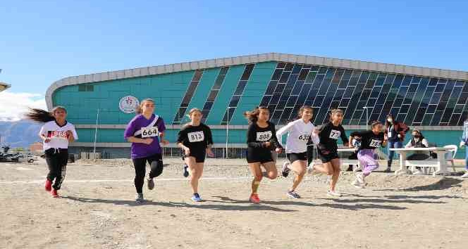 Erzincan’da “Amatör Spor Haftası&quot; atletizm yarışmaları