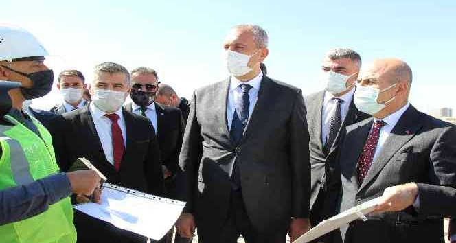 Adalet Bakanı Gül, Mardin’de yapılacak olan yeni adliye binası çalışmalarını yerinde inceledi
