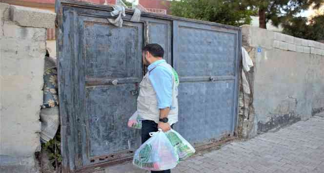 Umut Kervanı Cizre’de onlarca aileye gıda yardımında bulundu