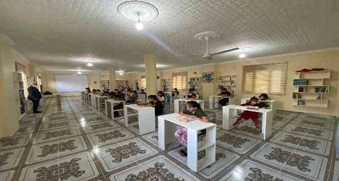 Taziye evini kütüphaneye çevirerek mahallenin kütüphane ihtiyacını giderdiler