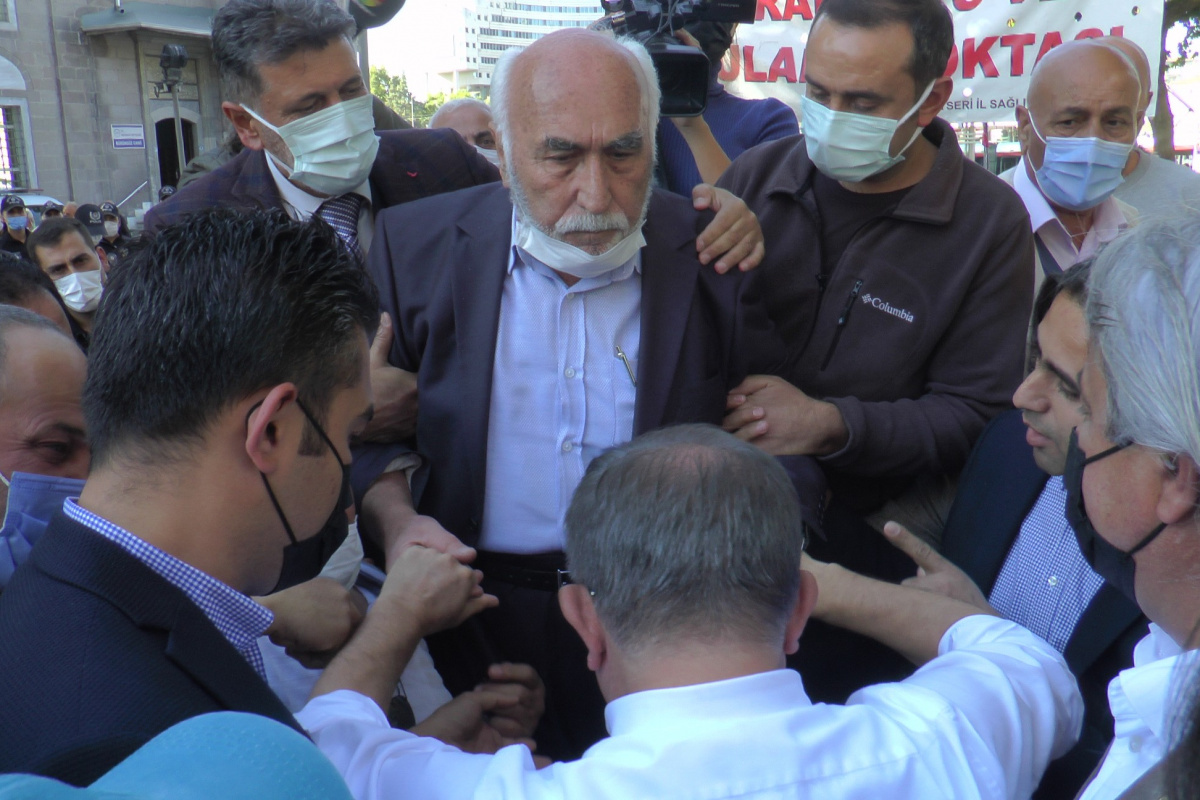 Vatandaştan Davutoğlu'na tepki: 'Biz seni sevmiştik, ta ki yol arkadaşına ihanet edene kadar'