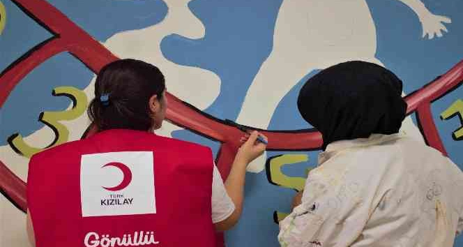 Cizre Kızılay gönüllüleri, ana okul duvarlarını boyadı